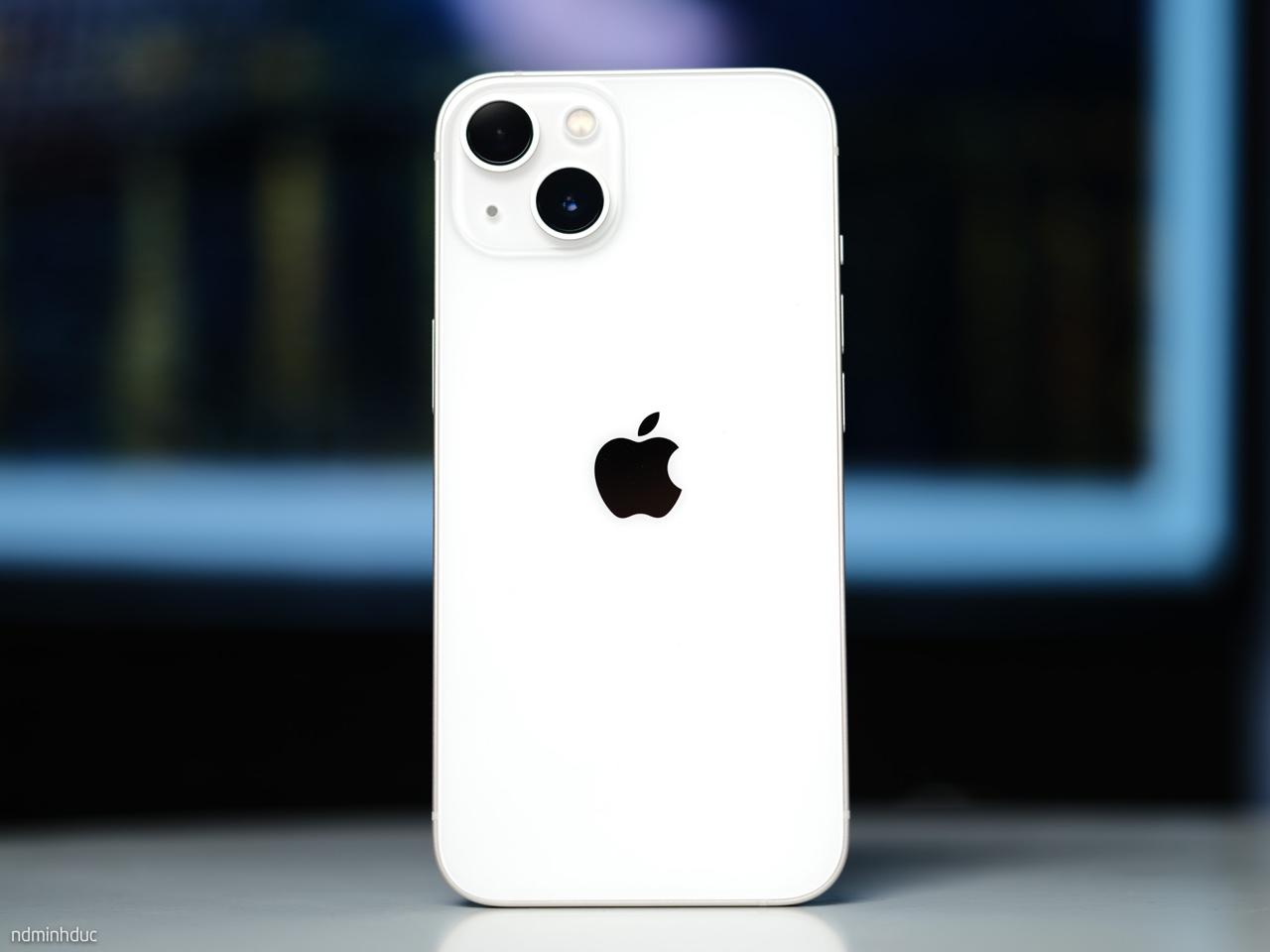 iPhone 13 màu trắng