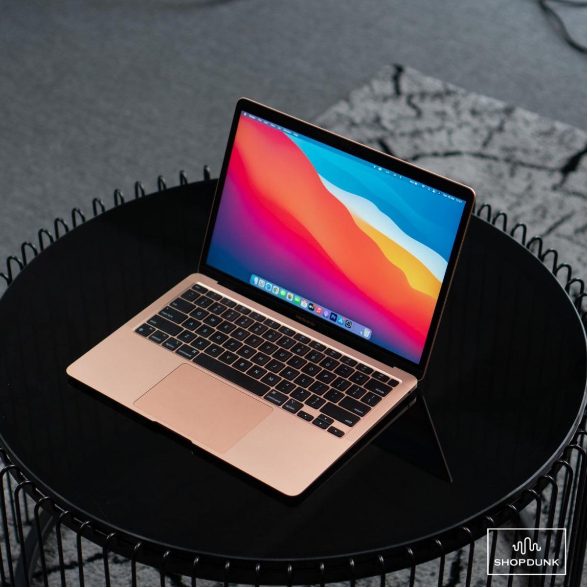 MacBook Air M1 sale cực căng giảm sốc 8 triệu đồng chỉ còn 20.990.000đ